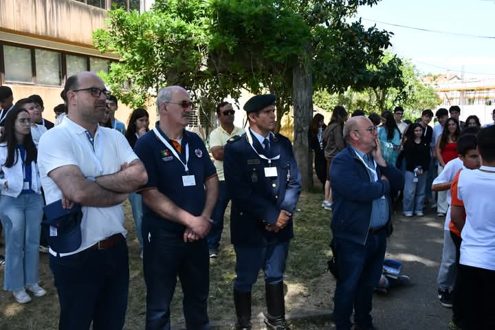 Ferreira do Zêzere hasteia bandeira "Escola Amiga dos Direitos Humanos" na Escola Pedro Ferreiro Ferreira do Zêzere hasteia bandeira "Escola Amiga dos Direitos Humanos" na Escola Pedro Ferreiro