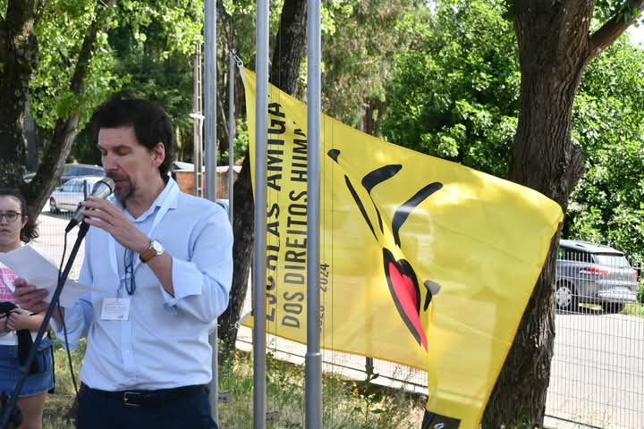 Ferreira do Zêzere hasteia bandeira "Escola Amiga dos Direitos Humanos" na Escola Pedro Ferreiro Ferreira do Zêzere hasteia bandeira "Escola Amiga dos Direitos Humanos" na Escola Pedro Ferreiro