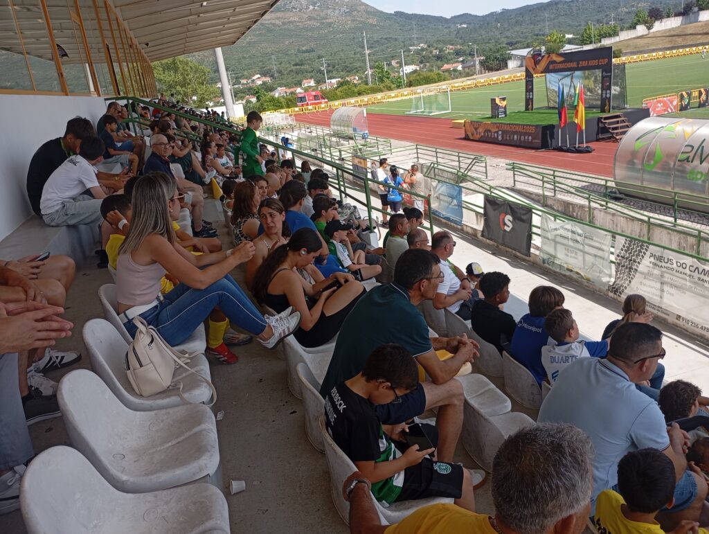 SC Ferreira do Zêzere - Batalha dentro de momentos no ZiraKidsCup 2025 anima Alvaiázere