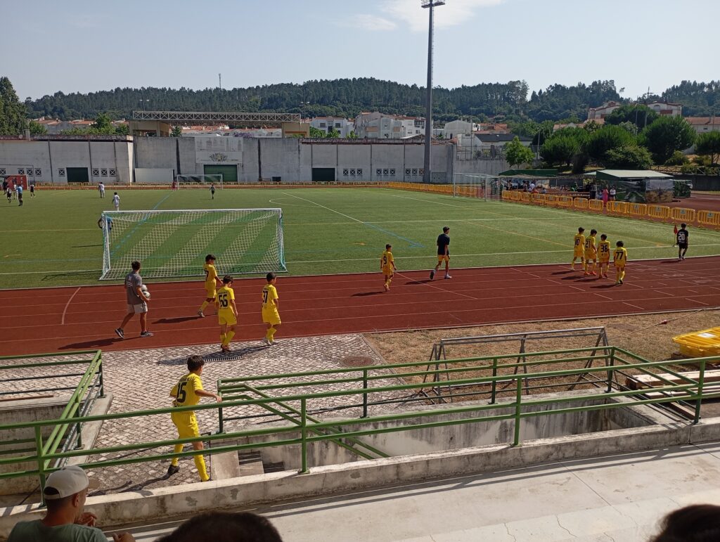 SC Ferreira do Zêzere - Batalha dentro de momentos no ZiraKidsCup 2025 anima Alvaiázere
