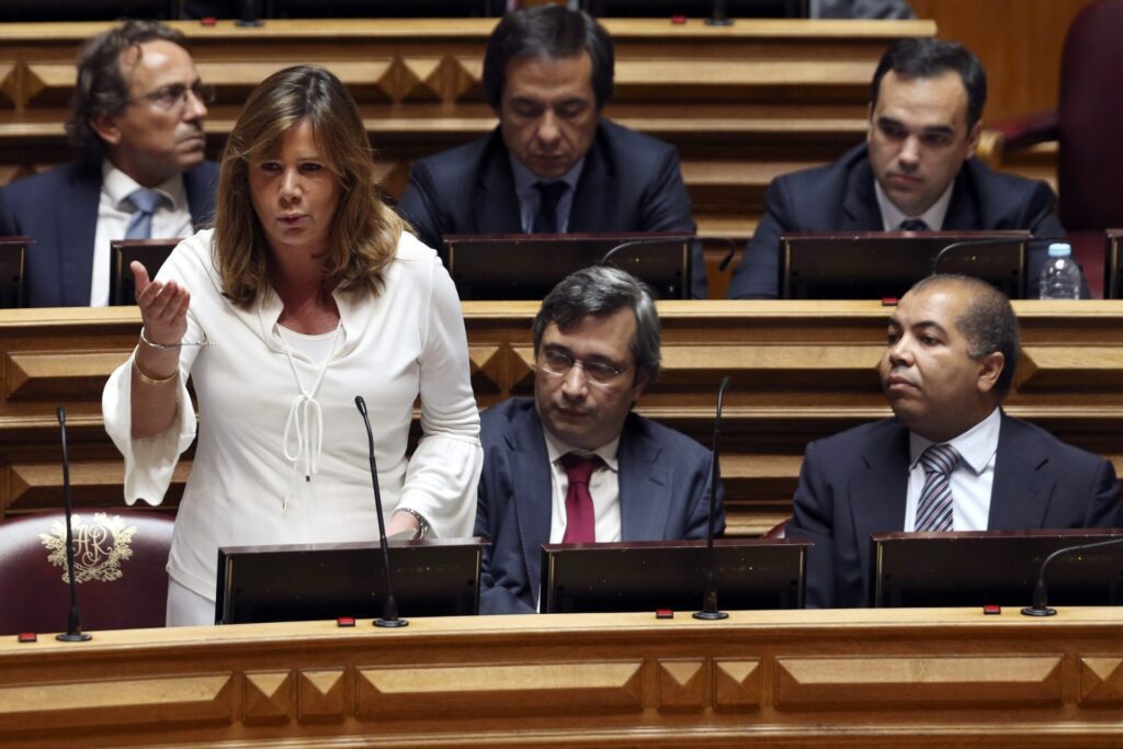 Morreu Teresa Caeiro, antiga deputada do CDS-PP | Exerceu a função de Vice -presidente da Assembleia da República