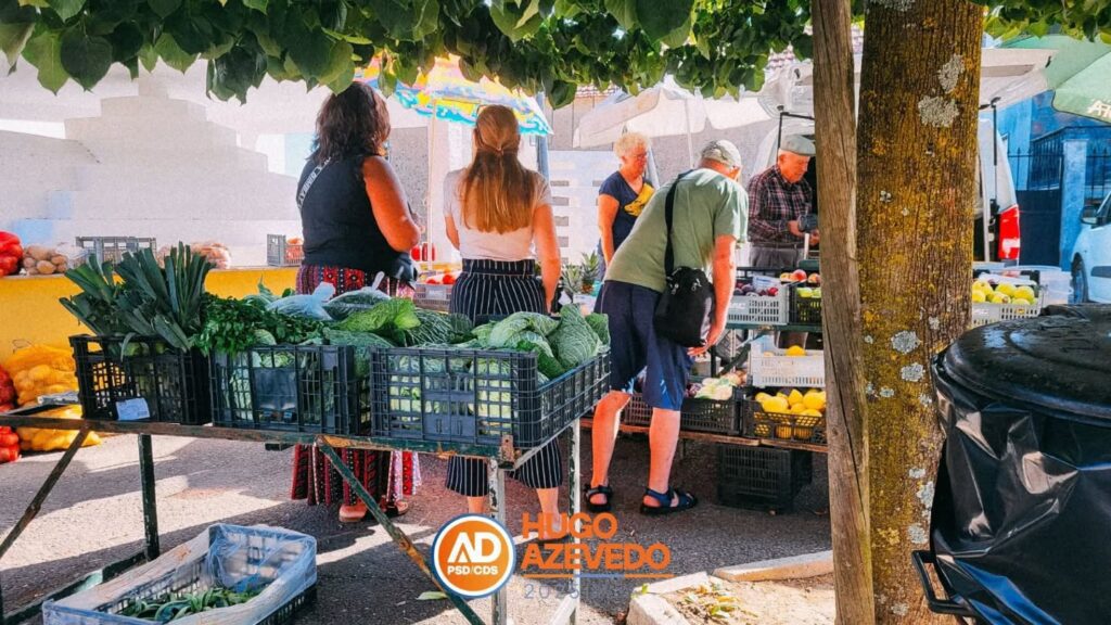 Candidatura da AD continua contacto com a população nos mercados do Carril e de Chãos