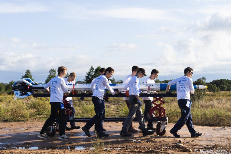 Lançamento de foguetes no Campo Militar de Santa Margarida durante o European Rocketry Challenge 2025 Lançamento de foguetes no Campo Militar de Santa Margarida durante o European Rocketry Challenge 2025