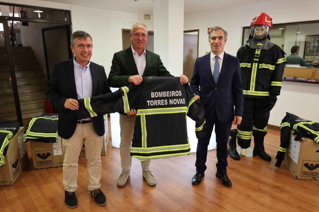 CIM Médio Tejo entrega 272 equipamentos de proteção individual aos bombeiros da região incluindo F. do Zêzere