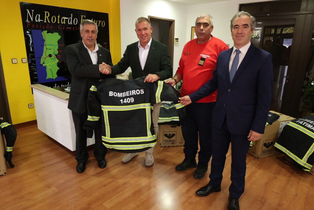 CIM Médio Tejo entrega 272 equipamentos de proteção individual aos bombeiros da região incluindo F. do Zêzere