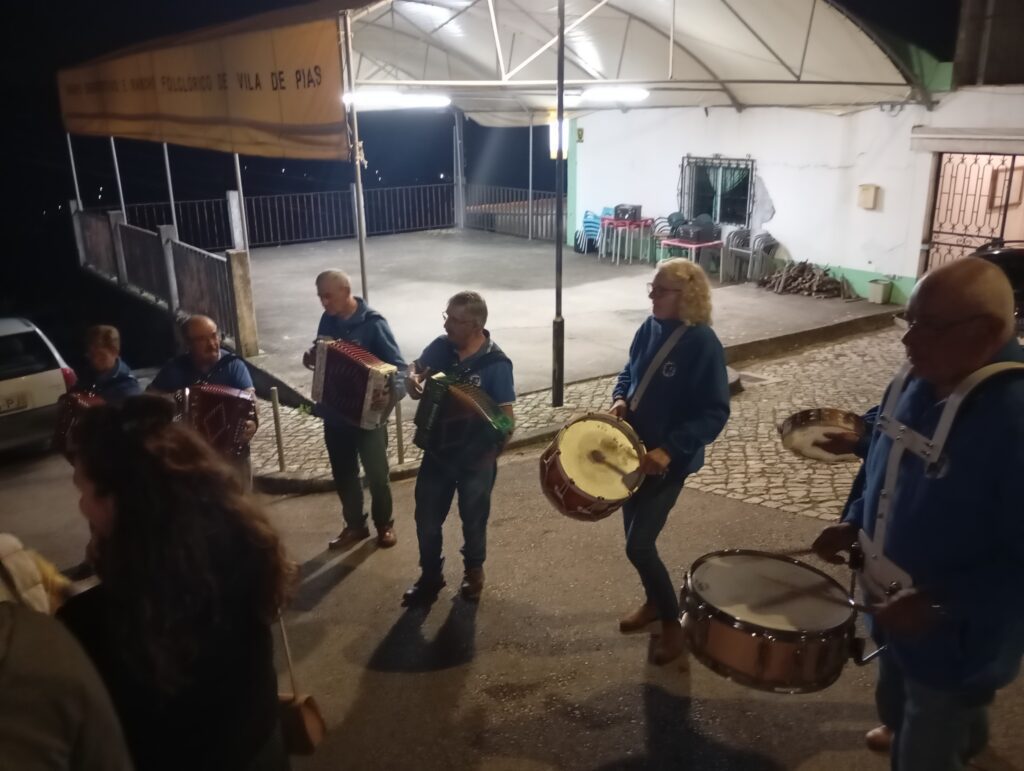 União de freguesias de Areias e Pias celebrou o São Martinho com música, tradição, castanhas e água-pé União de freguesias de Areias e Pias celebrou o São Martinho com música, tradição, castanhas e água-pé