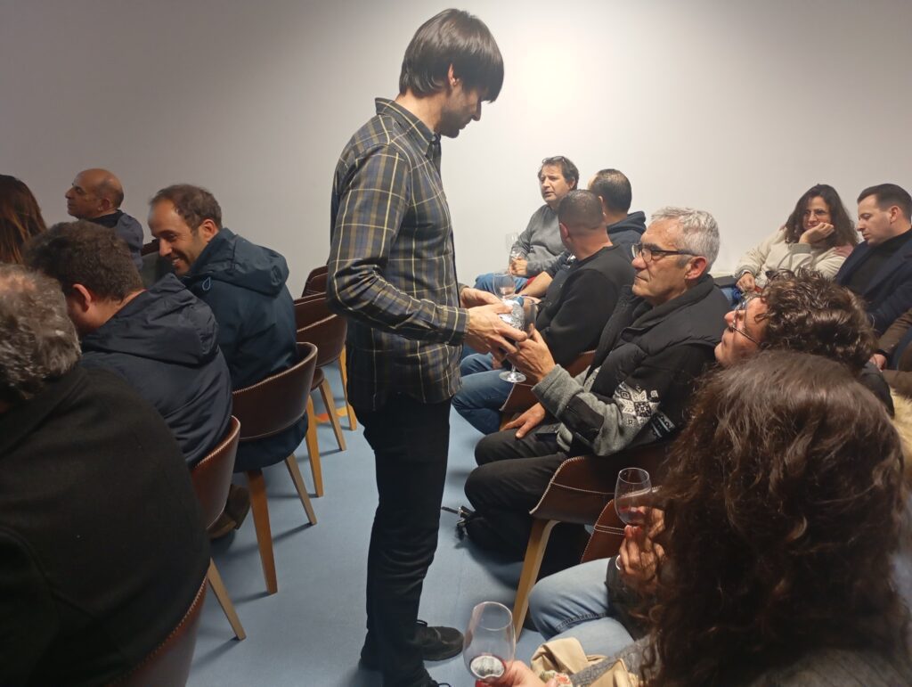 Biblioteca Municipal de Ferreira do Zêzere acolheu palestra e prova de vinhos com forte participação Biblioteca Municipal de Ferreira do Zêzere acolheu palestra e prova de vinhos com forte participação