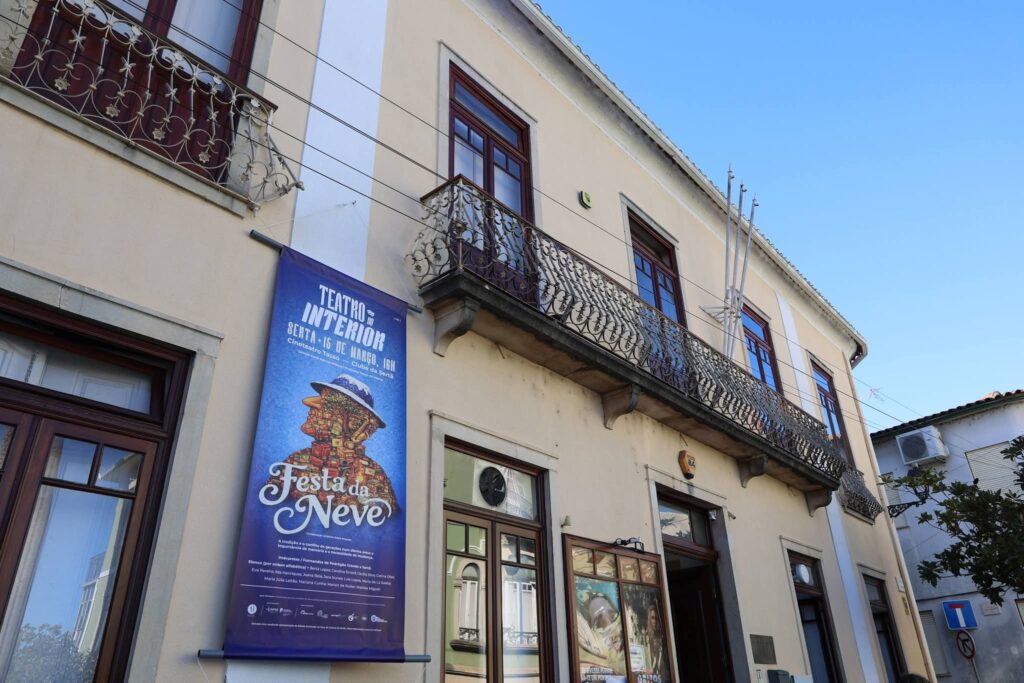 Casa cheia na estreia da peça “Festa da Neve” no Cineteatro Tasso na Sertã