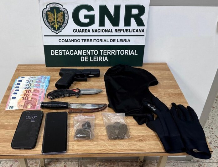 Leiria: Dois detidos por tráfico de droga e posse de armas proibidas
