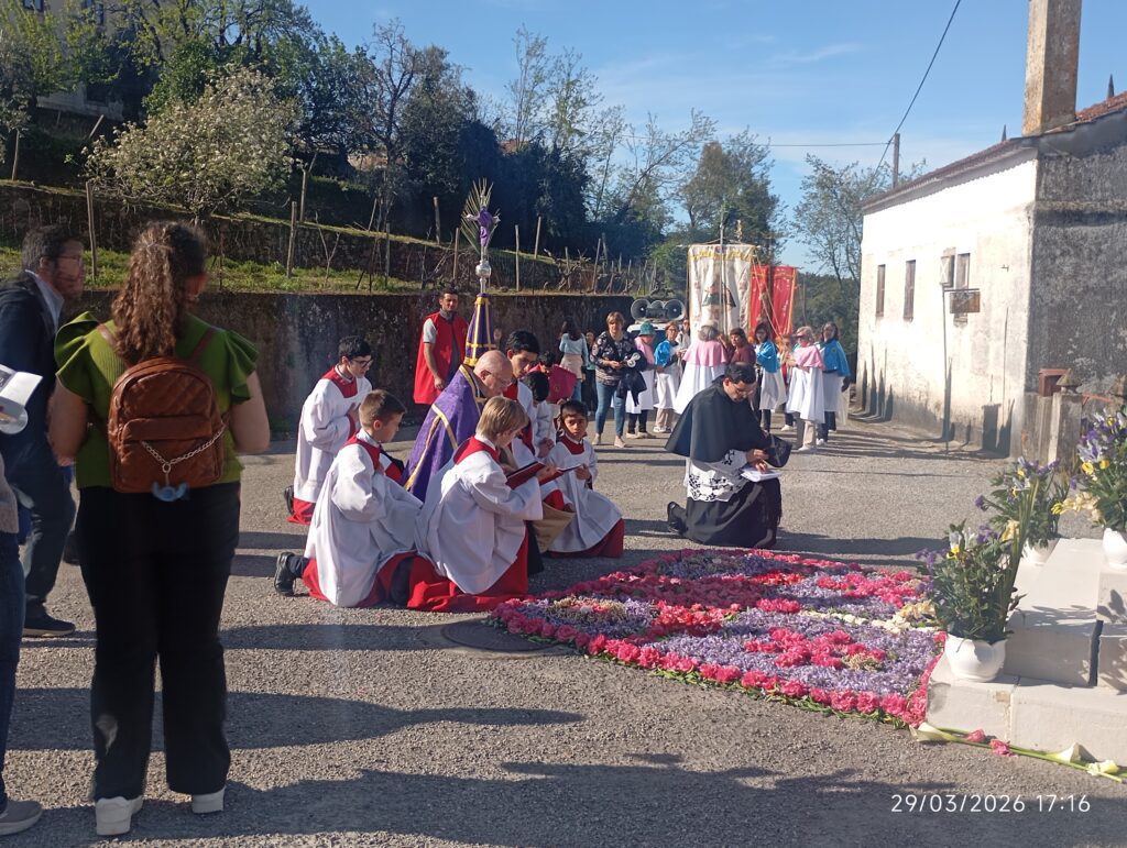 Via-Sacra rumo a Dornes presidida pelo Cónego Inácio Soares