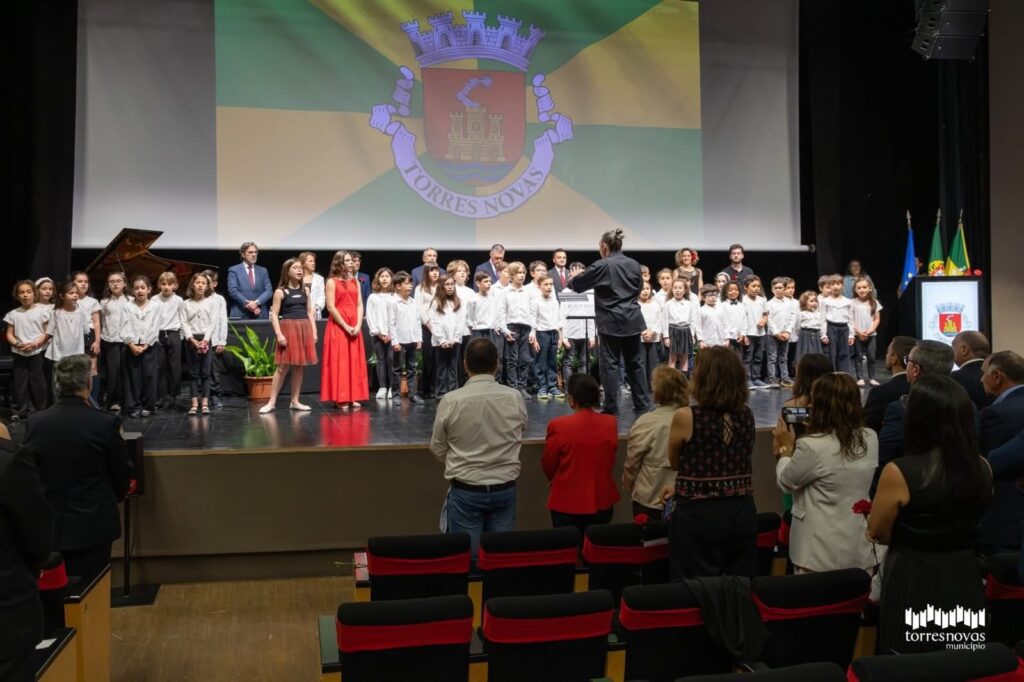 Sessão solene assinalou o 52.º aniversário do 25 de Abril em Torres Novas