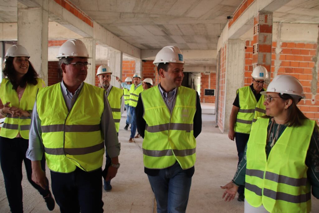 Comitiva municipal visita obras estruturantes no concelho