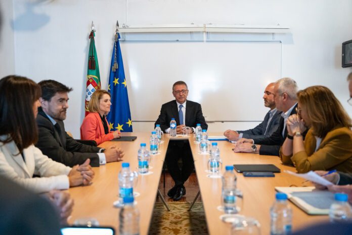 Presidente António José Seguro em reunião no final do primeiro dia de presidência aberta em Tomar