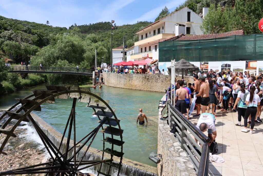 OURÉM: Praia Fluvial do Agroal distinguida com Bandeira Azul pelo 10.º ano consecutivo OURÉM: Praia Fluvial do Agroal distinguida com Bandeira Azul pelo 10.º ano consecutivo