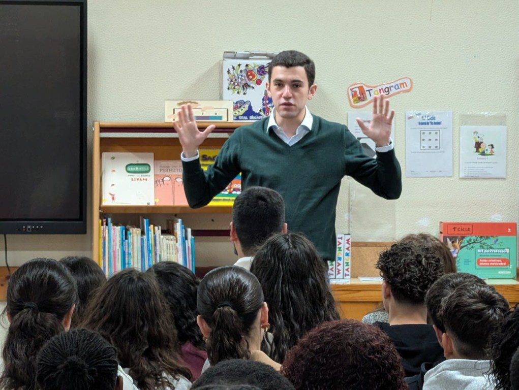 Eurodeputado Sebastião Bugalho promove diálogo com alunos de Vila de Rei