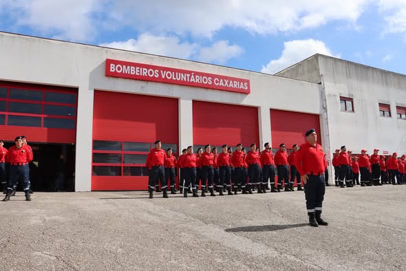 Bombeiros Voluntários de Caxarias celebraram 43.º aniversário com cerimónia solene Bombeiros Voluntários de Caxarias celebraram 43.º aniversário com cerimónia solene