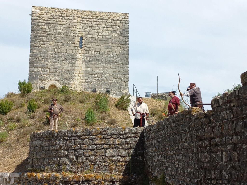 Castelo de Ourém recebeu etapa do Campeonato Nacional dos Castelos de Tiro com Arco Medieval Castelo de Ourém recebeu etapa do Campeonato Nacional dos Castelos de Tiro com Arco Medieval