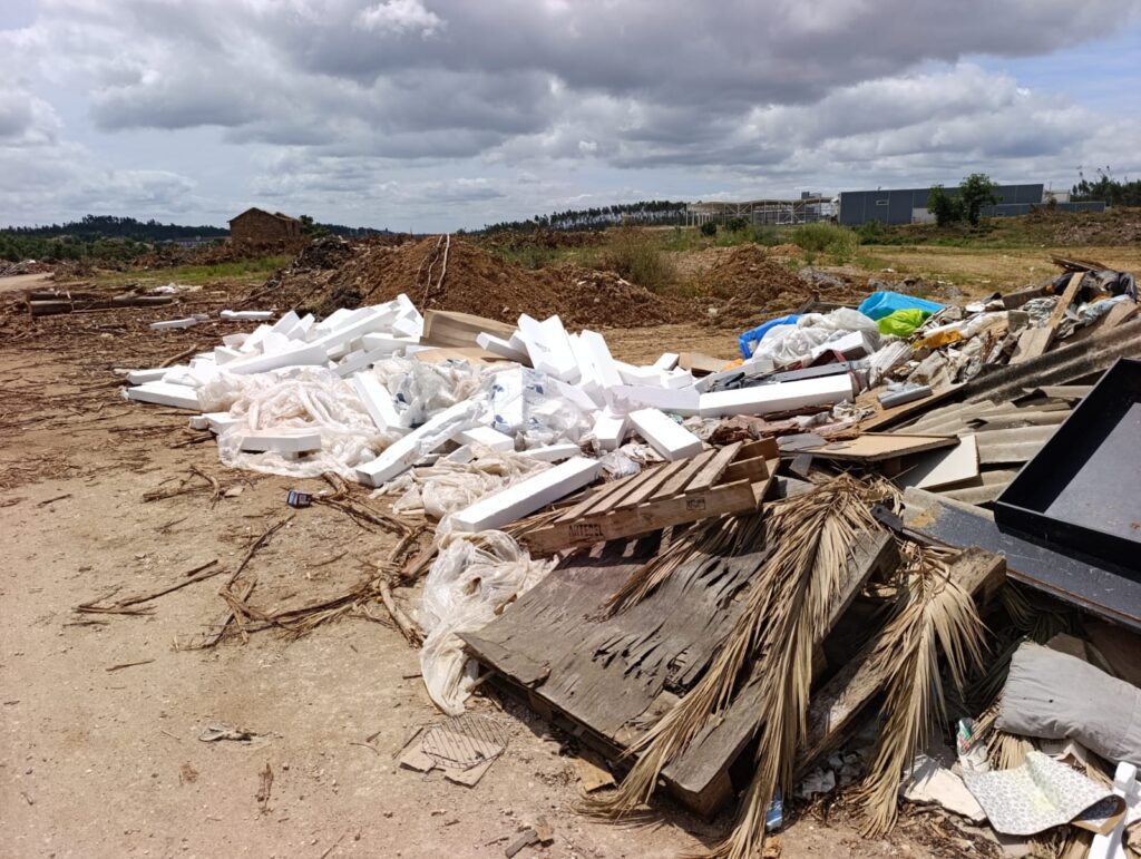 Vereadores do PSD alertaram para deposição ilegal de resíduos em terreno municipal na Gravulha