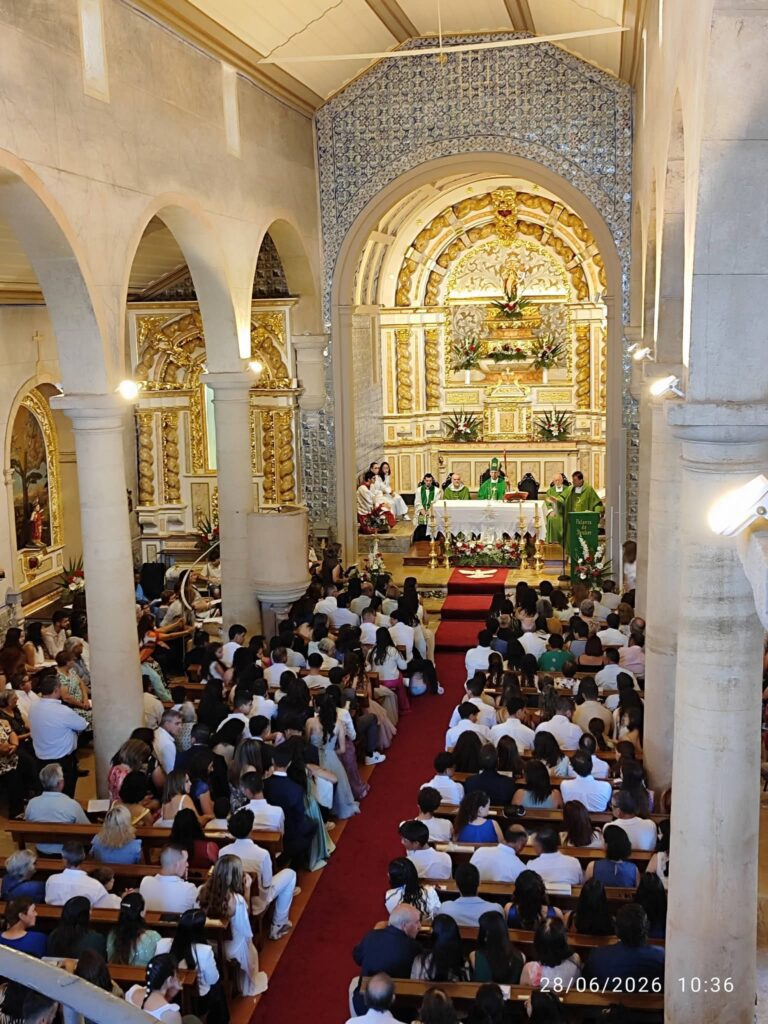 Bispo D. Virgílio Antunes presidiu à celebração do Crisma na Igreja de Pias