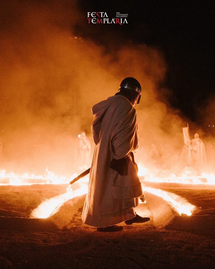 Grande Cortejo Noturno voltou a fazer reviver a história na Festa Templária de Tomar Grande Cortejo Noturno voltou a fazer reviver a história na Festa Templária de Tomar
