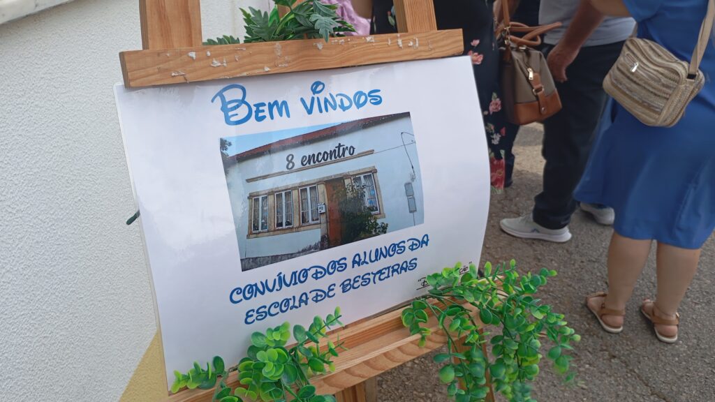 8.º Almoço-Convívio dos Antigos Alunos da Escola de Besteiras voltou a unir gerações 8.º Almoço-Convívio dos Antigos Alunos da Escola de Besteiras voltou a unir gerações