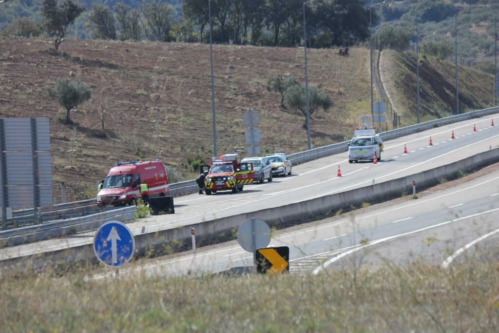 Perseguição entre familiares termina em acidente com sete feridos na A4