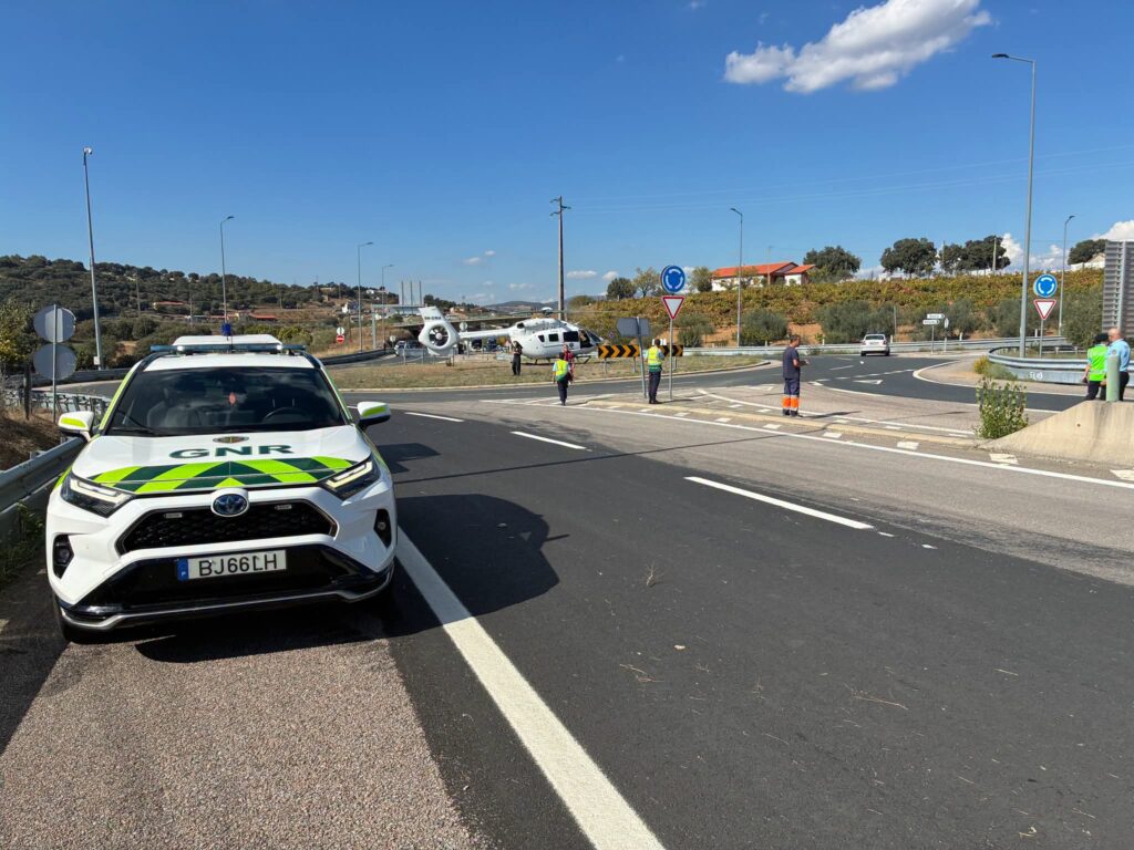Perseguição entre familiares termina em acidente com sete feridos na A4