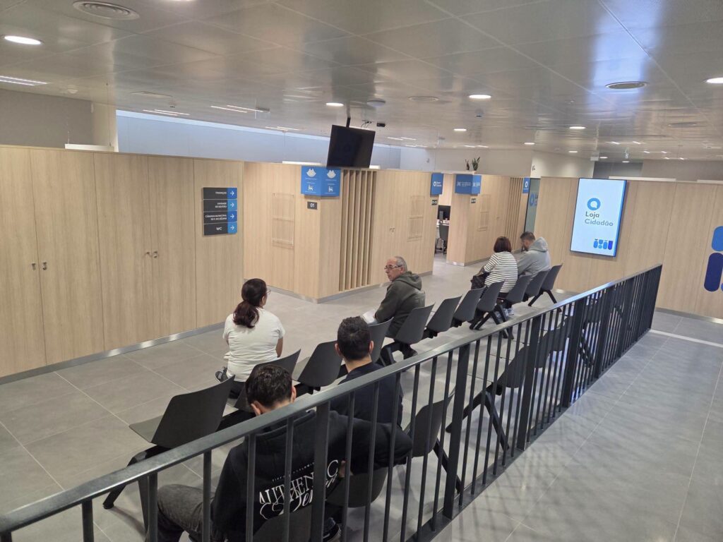 Loja do Cidadão abriu esta segunda-feira em Ferreira do Zêzere : inauguração oficial realiza-se sexta-feira com Ministro Adjunto e da Reforma do Estado, Gonçalo Matias