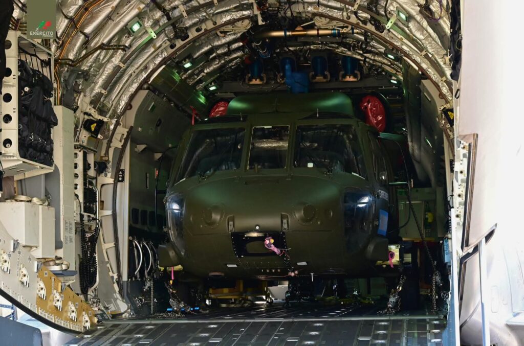 Primeiro helicóptero UH-60 Black Hawk do Exército Português já chegou a Portugal Primeiro helicóptero UH-60 Black Hawk do Exército Português já chegou a Portugal