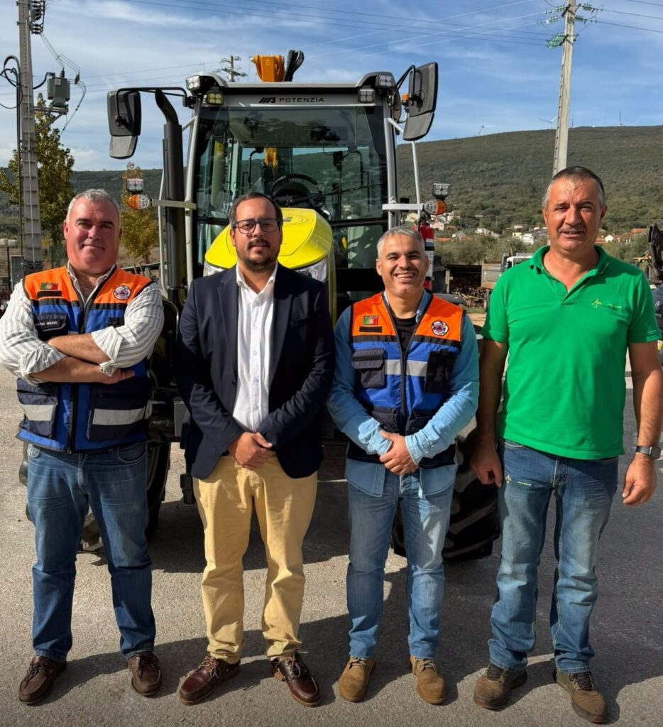 Alvaiázere recebe novo trator para reforçar prevenção de incêndios e gestão florestal Alvaiázere recebe novo trator para reforçar prevenção de incêndios e gestão florestal