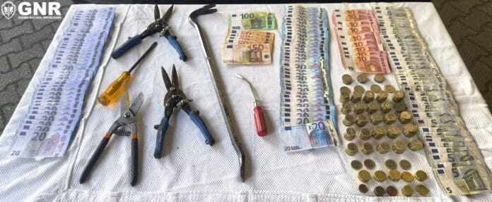 Três Detidos em Flagrante por Furto em Estabelecimento Comercial na Golegã