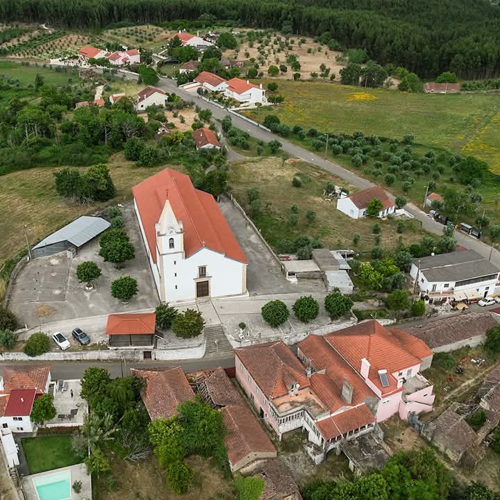 Ferreira do Zêzere é um livro aberto, onde cada rua, praça e edifício conta uma história Ferreira do Zêzere é um livro aberto, onde cada rua, praça e edifício conta uma história