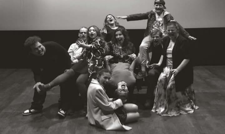 Sucesso na estreia da nova peça do Grupo de Teatro da Sociedade Filarmónica Ferreirense Sucesso na estreia da nova peça do Grupo de Teatro da Sociedade Filarmónica Ferreirense