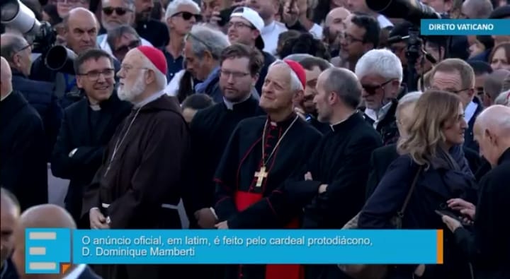 "Habemus Papam": Milhares de fiéis aguardam a apresentação do Novo Papa "Habemus Papam": Milhares de fiéis aguardam a apresentação do Novo Papa