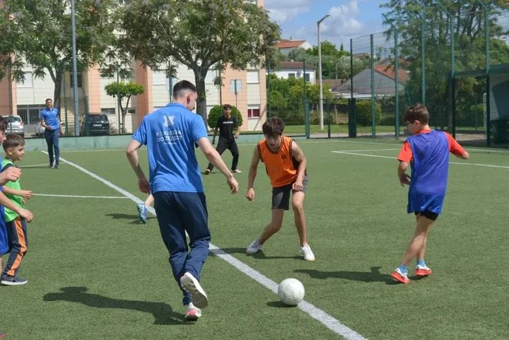 Futsal do SCFZ e Desporto Escolar de Tomar, unem-se em momento de lazer Futsal do SCFZ e Desporto Escolar de Tomar, unem-se em momento de lazer