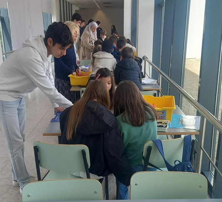 Alunos do Centro Escolar de Ferreira do Zêzere exploram o mundo da robótica no Campeonato 2025