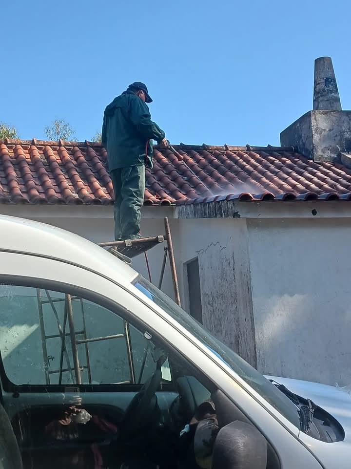 Capela de S. Saturnino de cara lavada pelas mãos da " devoção "