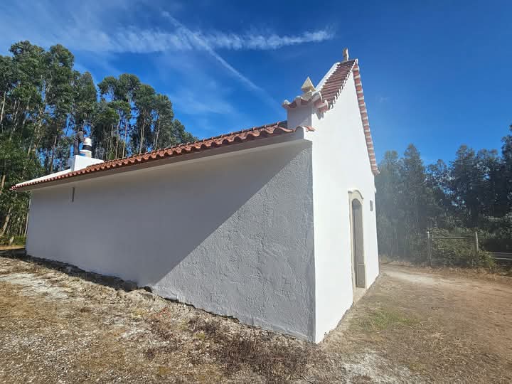 Capela de S. Saturnino de cara lavada pelas mãos da " devoção "