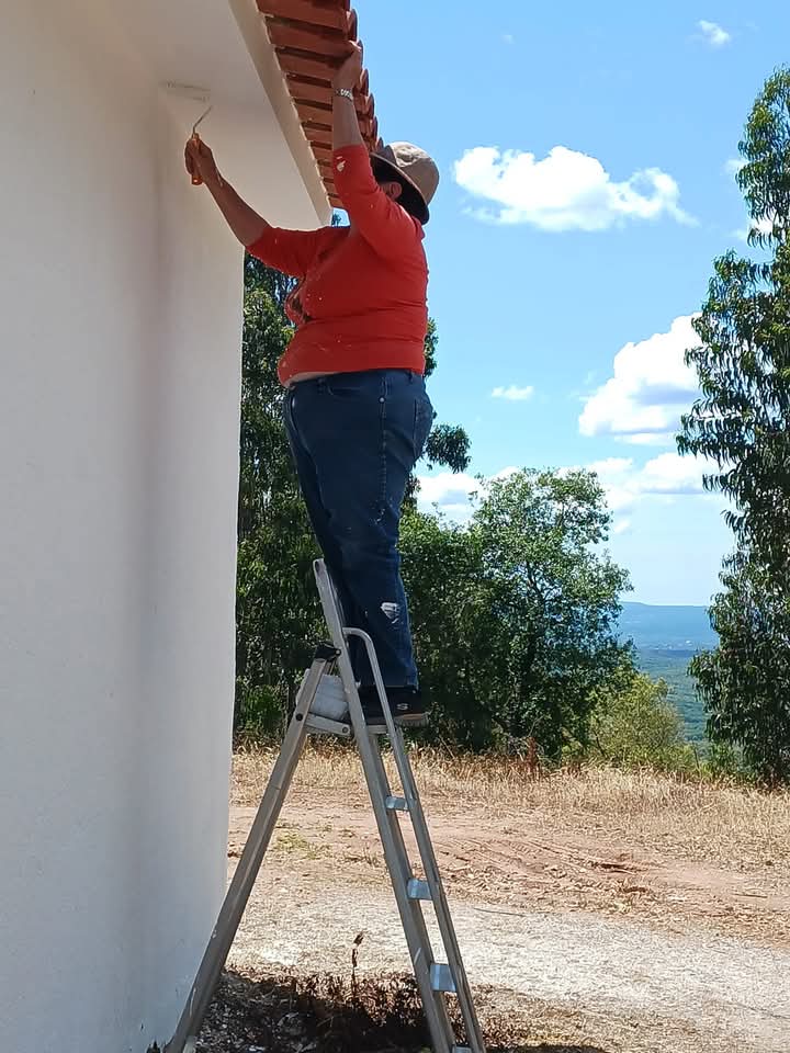 Capela de S. Saturnino de cara lavada pelas mãos da " devoção "