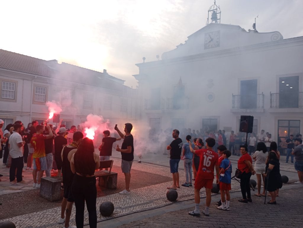 Sport Club Ferreira do Zêzere recebido em clima de festa pelos adeptos para a celebração da Dobradinha