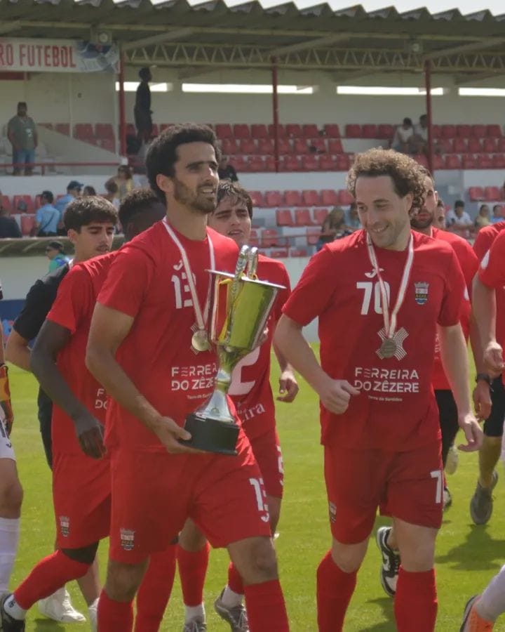 Sport Club Ferreira do Zêzere recebido em clima de festa pelos adeptos para a celebração da Dobradinha