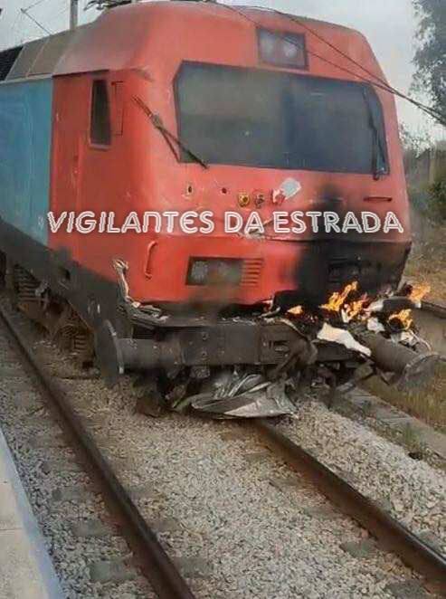 Colisão entre comboio Intercidades e camião provocou quatro feridos em Alpedrinha, Fundão Colisão entre comboio Intercidades e camião provocou quatro feridos em Alpedrinha, Fundão