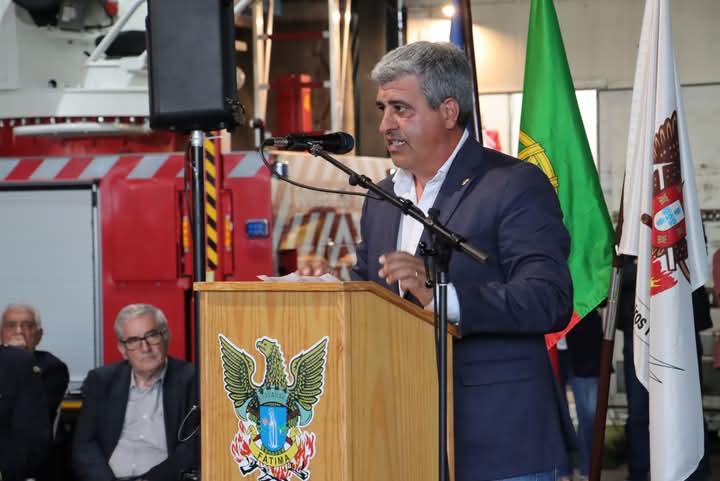 Bombeiros de Fátima assinalam 22.º aniversário com assinatura de protocolo para novo quartel Bombeiros de Fátima assinalam 22.º aniversário com assinatura de protocolo para novo quartel