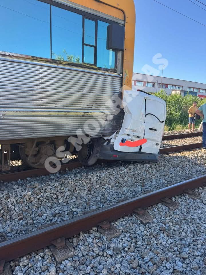Octogenário morre em colisão com comboio numa passagem de nível em Alverca Octogenário morre em colisão com comboio numa passagem de nível em Alverca