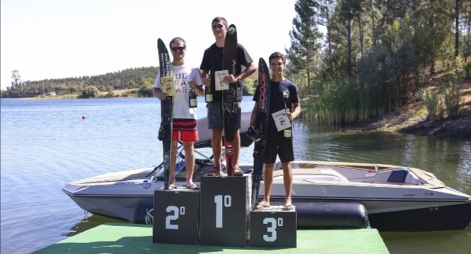 Francisco Simões, 14 anos, faz história em Tomar com vitória surpreendente no Slalom Open na Barragem do Carril