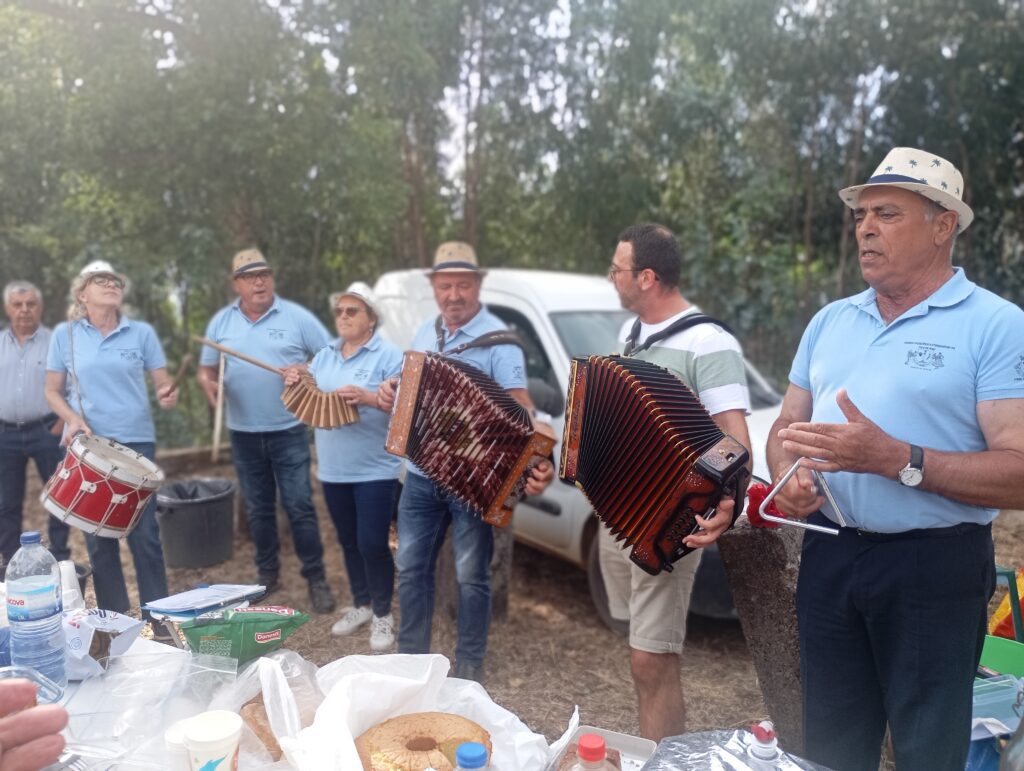 Areias: Paroquianos celebraram obras do restauro exterior da Capela de São Saturnino em ambiente de festa