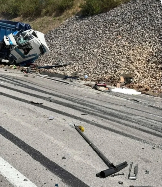 Colisão entre pesados provoca 1 vítima mortal e 1 ferido grave na A13 junto ao nó de Penela