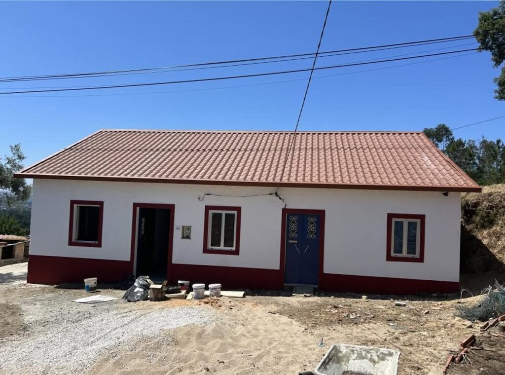 "Just a Change" espalha sorrisos em Ferreira do Zêzere | Duas casas reabilitadas "Just a Change" espalha sorrisos em Ferreira do Zêzere | Duas casas reabilitadas