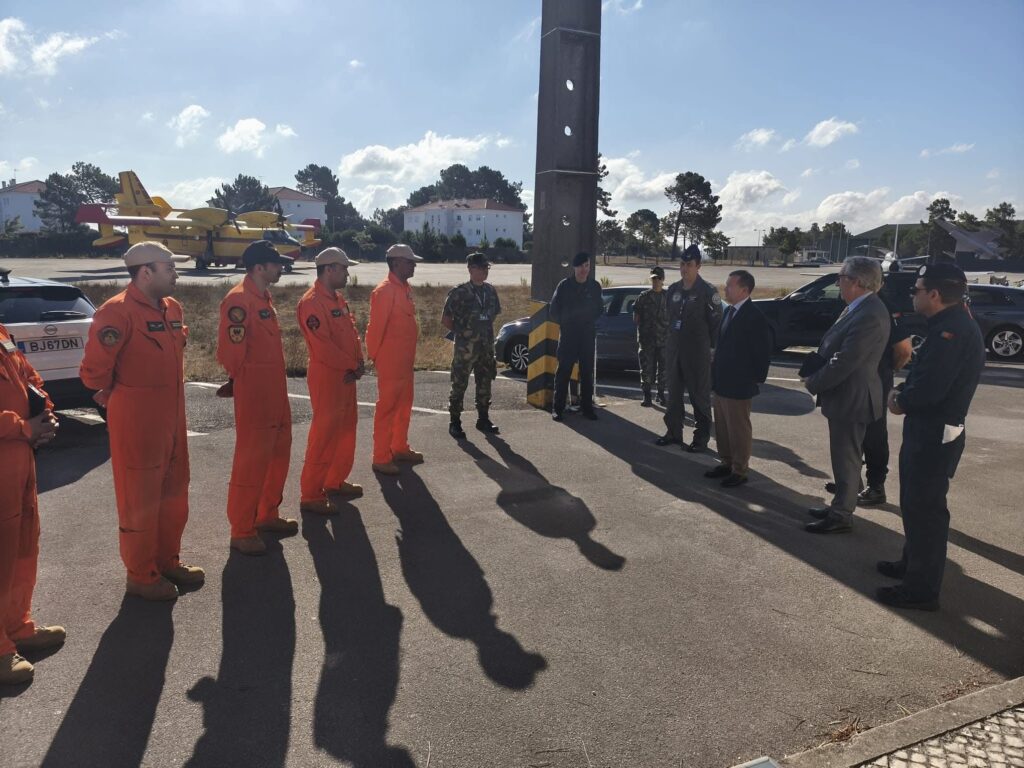 Super Puma francês chega hoje a Portugal para reforçar combate aos incêndios Super Puma francês chega hoje a Portugal para reforçar combate aos incêndios