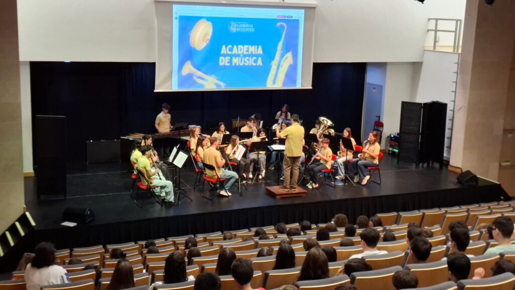 Academia de Música da Filarmónica Frazoeirense apresentou-se no Centro Cultural de Ferreira do Zêzere Academia de Música da Filarmónica Frazoeirense apresentou-se no Centro Cultural de Ferreira do Zêzere